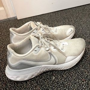 White Nike Renew Run Shoes